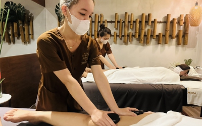 Massage đá nóng