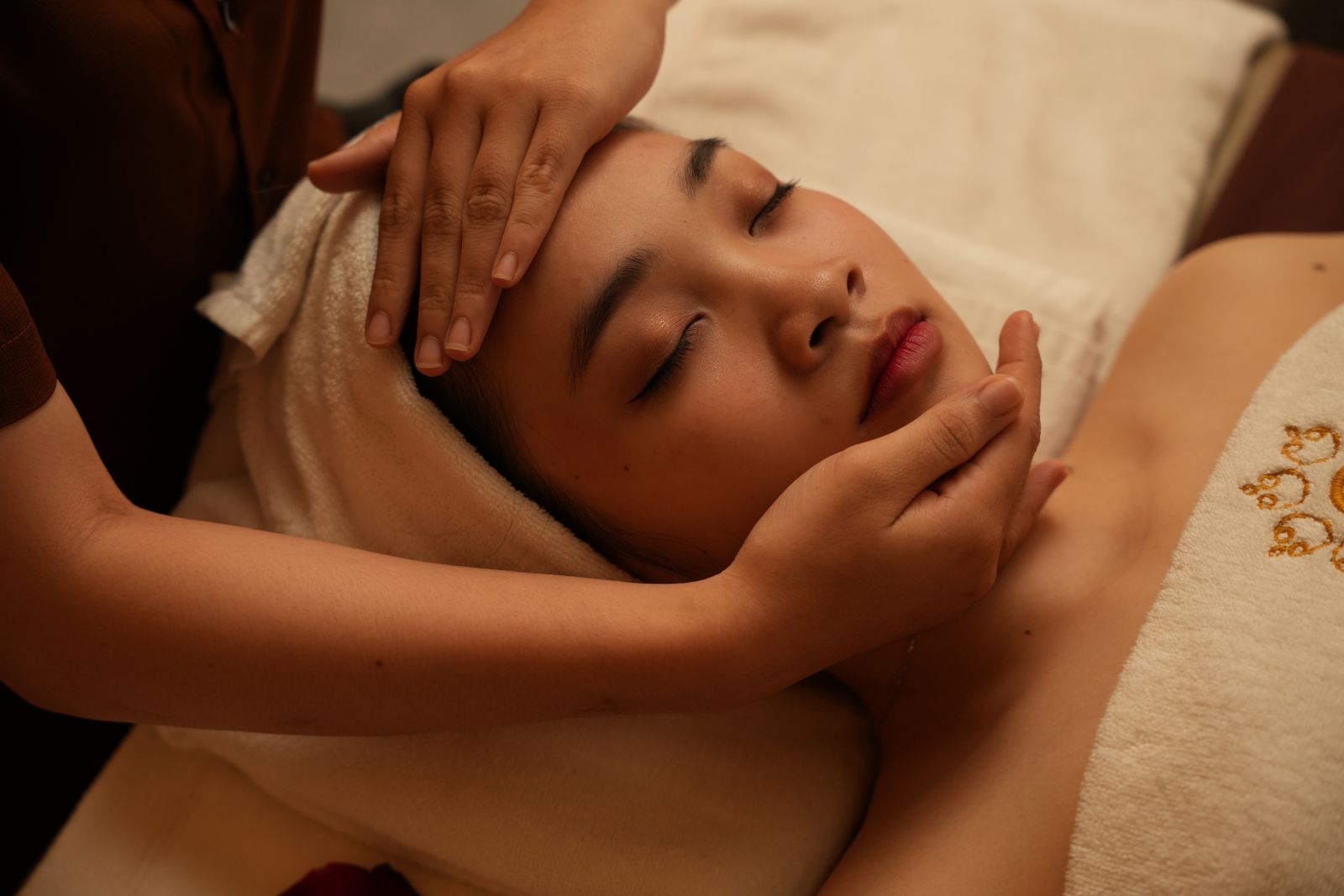 dịch vụ chăm sóc da mặt nhà Charm spa