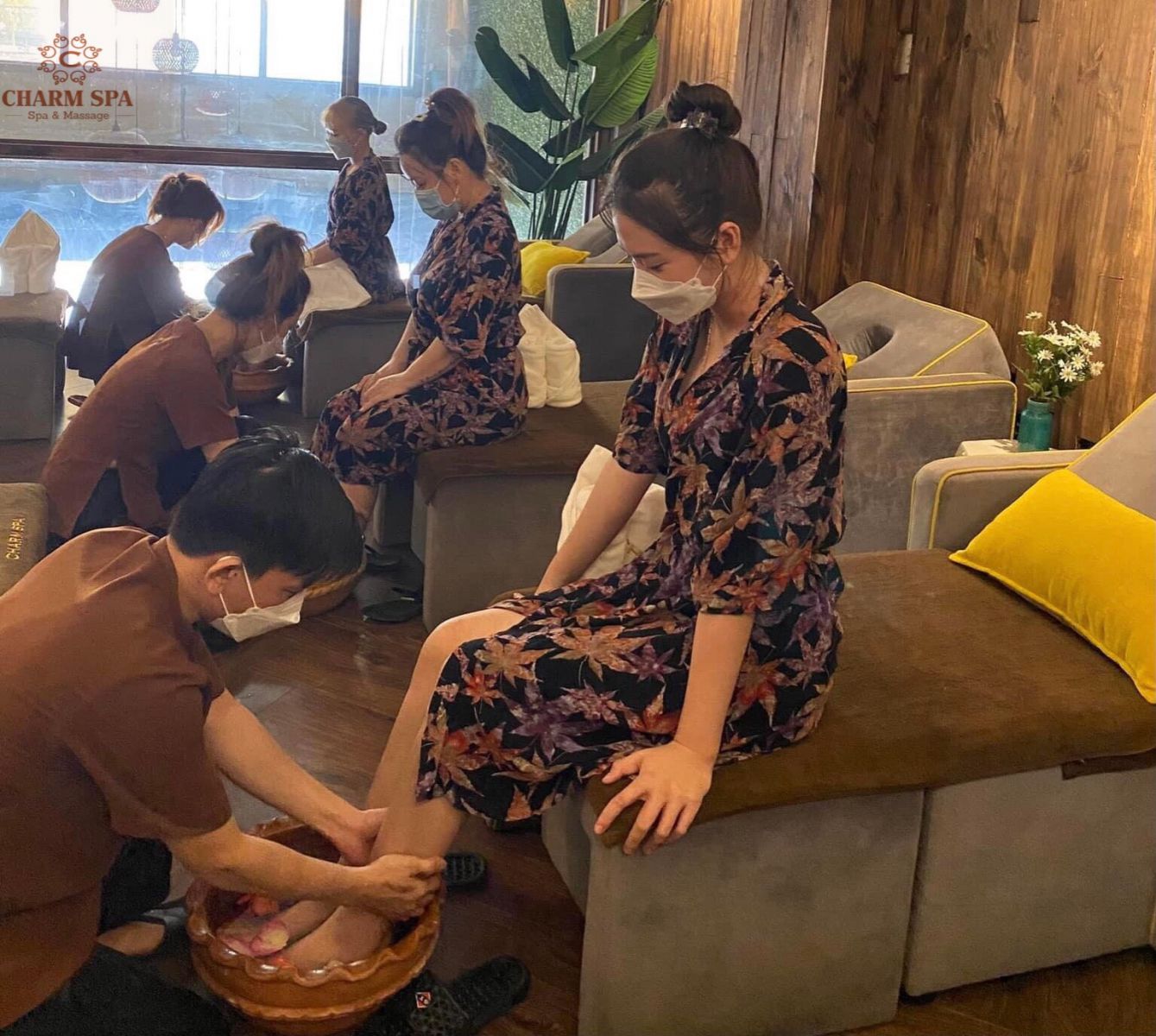 chăm  sóc bàn chân tại charm spa massage Đà Lạt