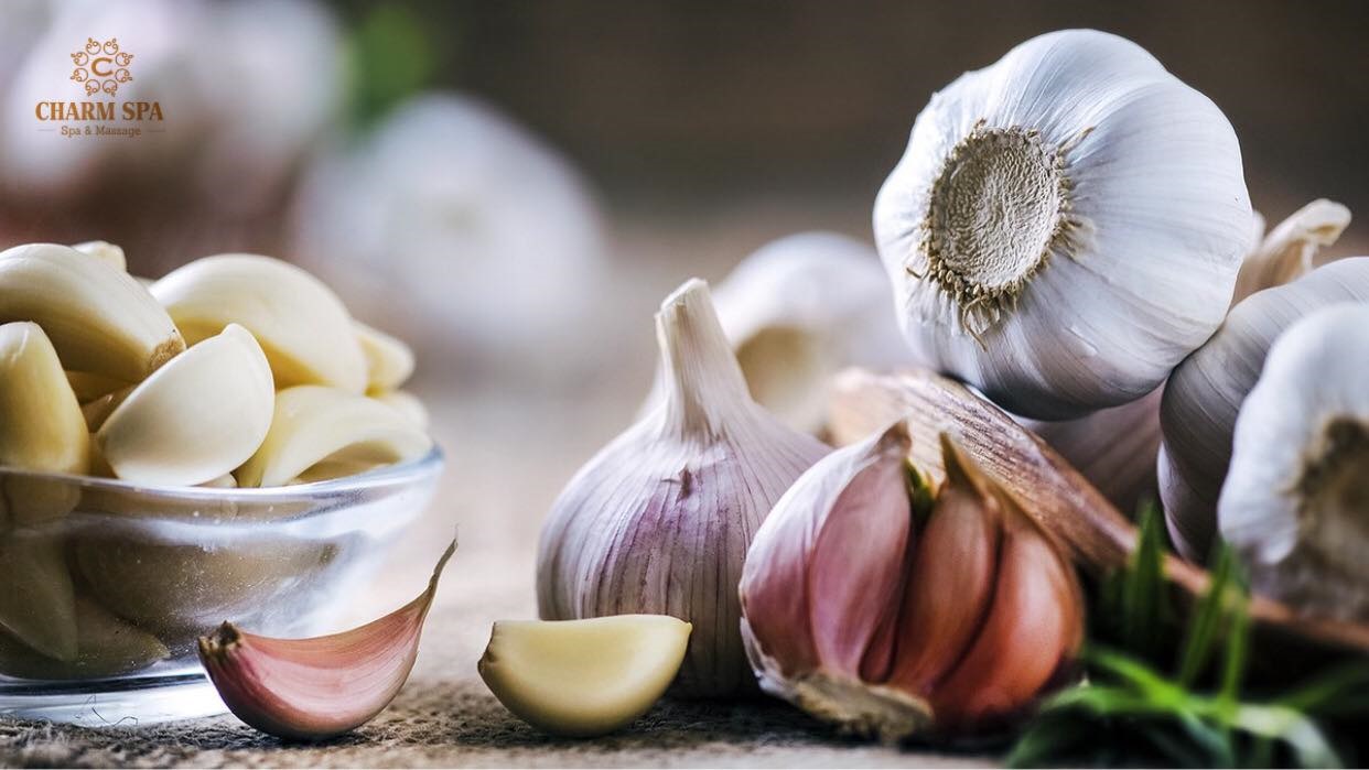Bạn có thể ướp thực phẩm với tỏi hoặc chế biến tỏi thành các món ăn ngon.